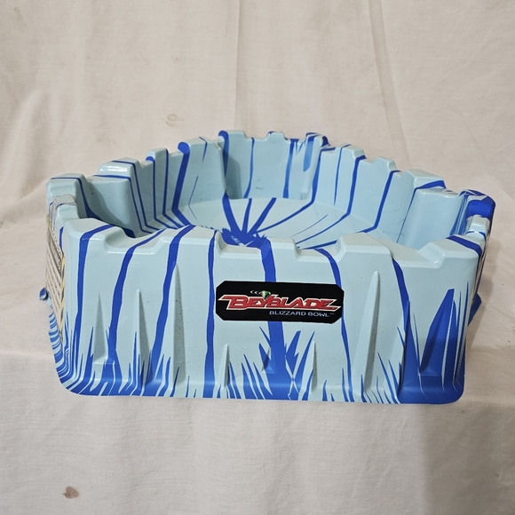 *Rare* Beyblade Hasbro Blizzard Bowl OG Beystadium Battle Tops Spinners - Picture 7 of 7